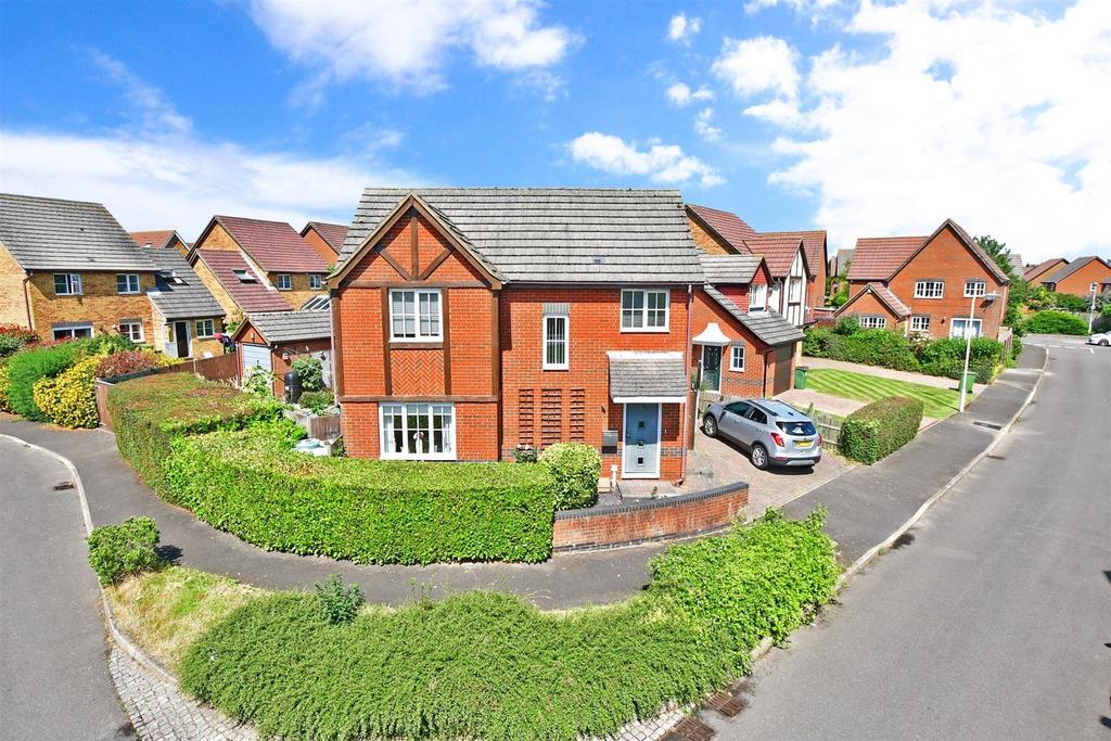 Demozay Close, Hawkinge, Folkestone, Kent 3 bed detached house for sale