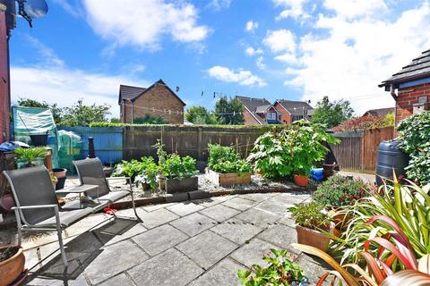 6 Demozay Close, Hawkinge, Folkestone, CT18 7PL
