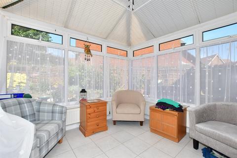 6 Demozay Close, Hawkinge, Folkestone, CT18 7PL