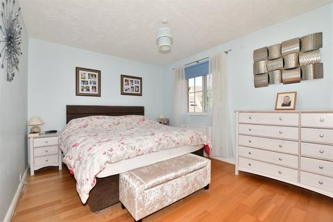 6 Demozay Close, Hawkinge, Folkestone, CT18 7PL