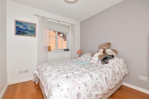 6 Demozay Close, Hawkinge, Folkestone, CT18 7PL