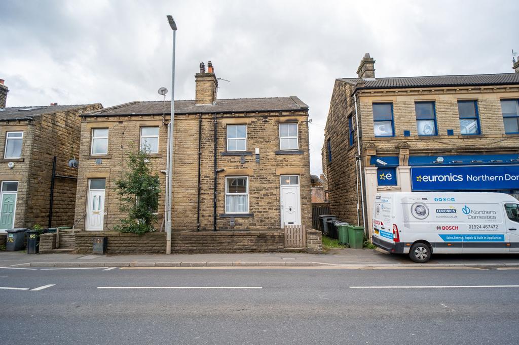 Leeds Road, Dewsbury, WF12 2 bed semidetached house for sale £100,000