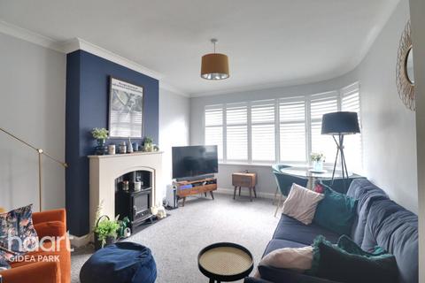 Flat 7, Hill Court Main Road, Romford, RM1 3DA