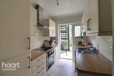 Flat 7, Hill Court Main Road, Romford, RM1 3DA