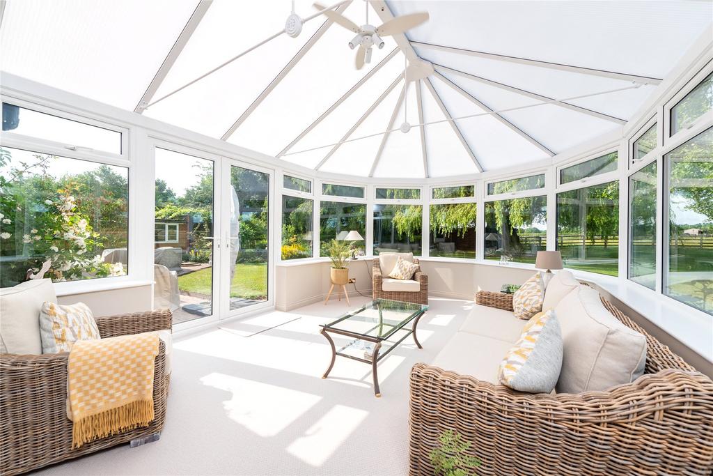 Wotton Underwood, Aylesbury, Buckinghamshire, HP18 4 bed detached house