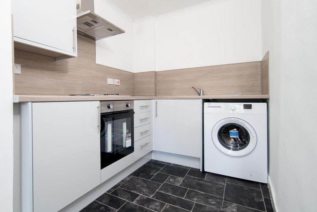 Brachelston Street, Greenock, PA16 2 bed flat £475 pcm (£110 pw)