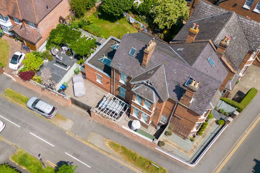 Rugby Road, Leamington Spa, Warwickshire CV32 6EH 6 bed semidetached