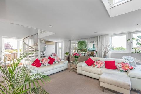 2 bedroom penthouse for sale - Twickenham Road, Teddington, Middlesex, TW11