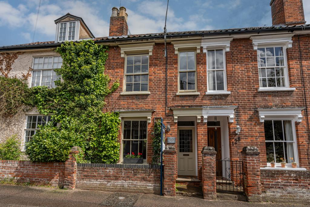A Four Bedroom Central Woodbridge Townhouse