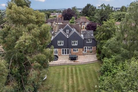 9 School Close, High Wycombe, HP11 1PH