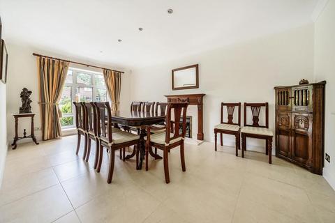 9 School Close, High Wycombe, HP11 1PH