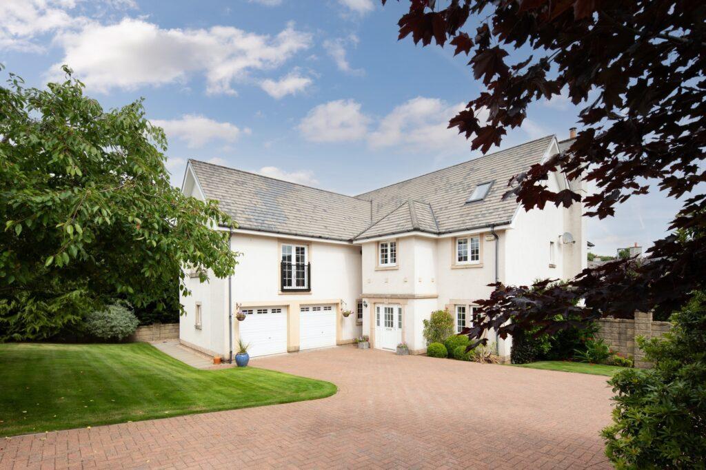 Bowmore Crescent, Thorntonhall 6 bed detached villa for sale £799,000