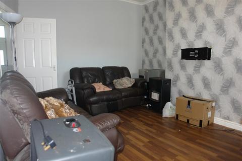 212 Greenacres Road, Oldham, OL4 3EW