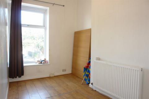 212 Greenacres Road, Oldham, OL4 3EW