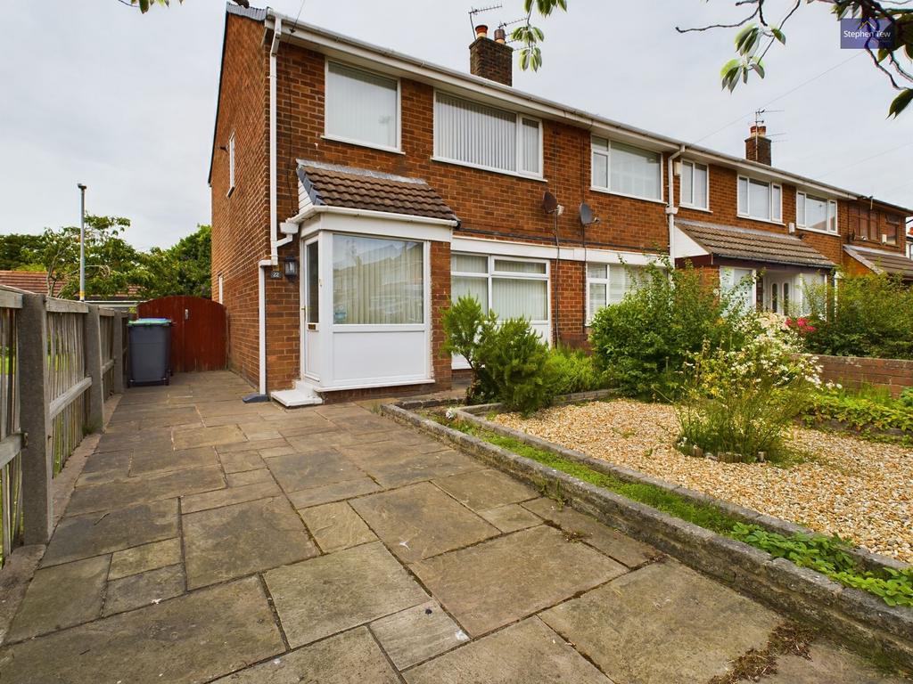Molyneux Drive, Blackpool, FY4 3 bed end of terrace house for sale £130,000