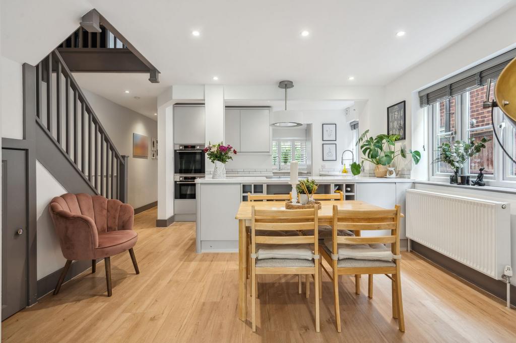 Heath Road, Beaconsfield, HP9 3 bed semidetached house for sale £700,000