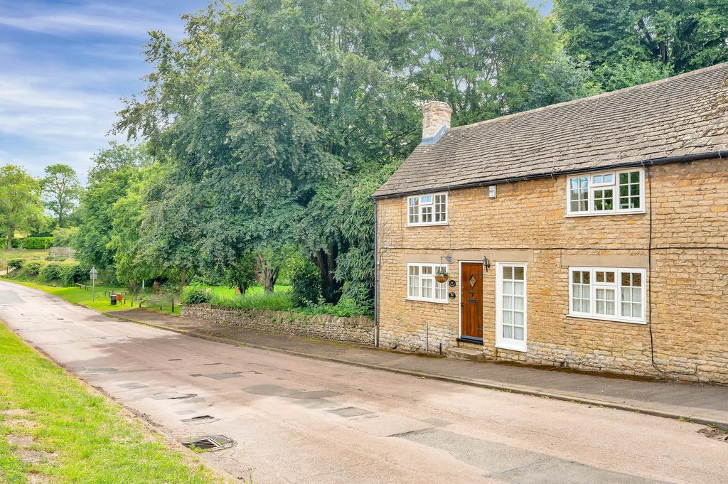 High Street, Easton On The Hill, Stamford, PE9 2 bed cottage for sale £425,000