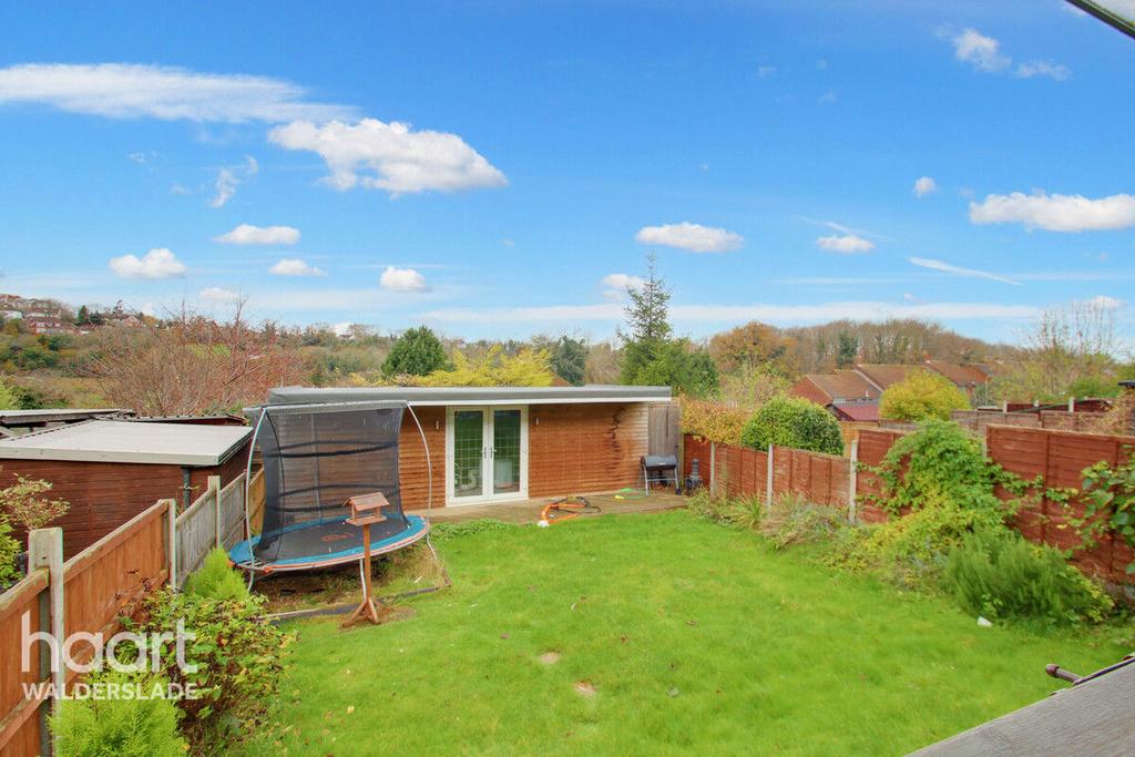 Eden Avenue, Chatham 4 bed end of terrace house £350,000
