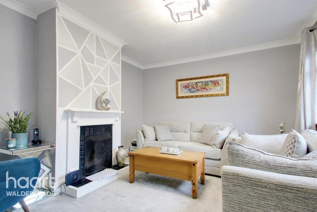 Eden Avenue, Chatham 4 bed end of terrace house £350,000