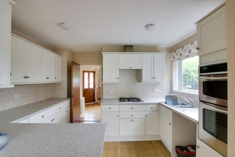 4 bedroom detached house for sale, WALTHAM CHASE - GREAT POTENTIAL & NO CHAIN