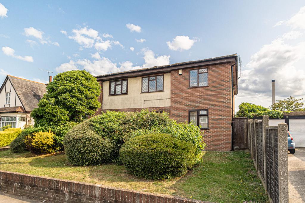 Carlton Avenue, Westcliff-on-sea, SS0 3 bed flat for sale - £240,000