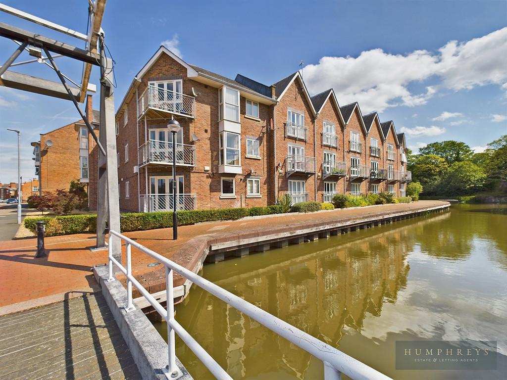 Waters Edge, Chester 2 bed apartment for sale £180,000
