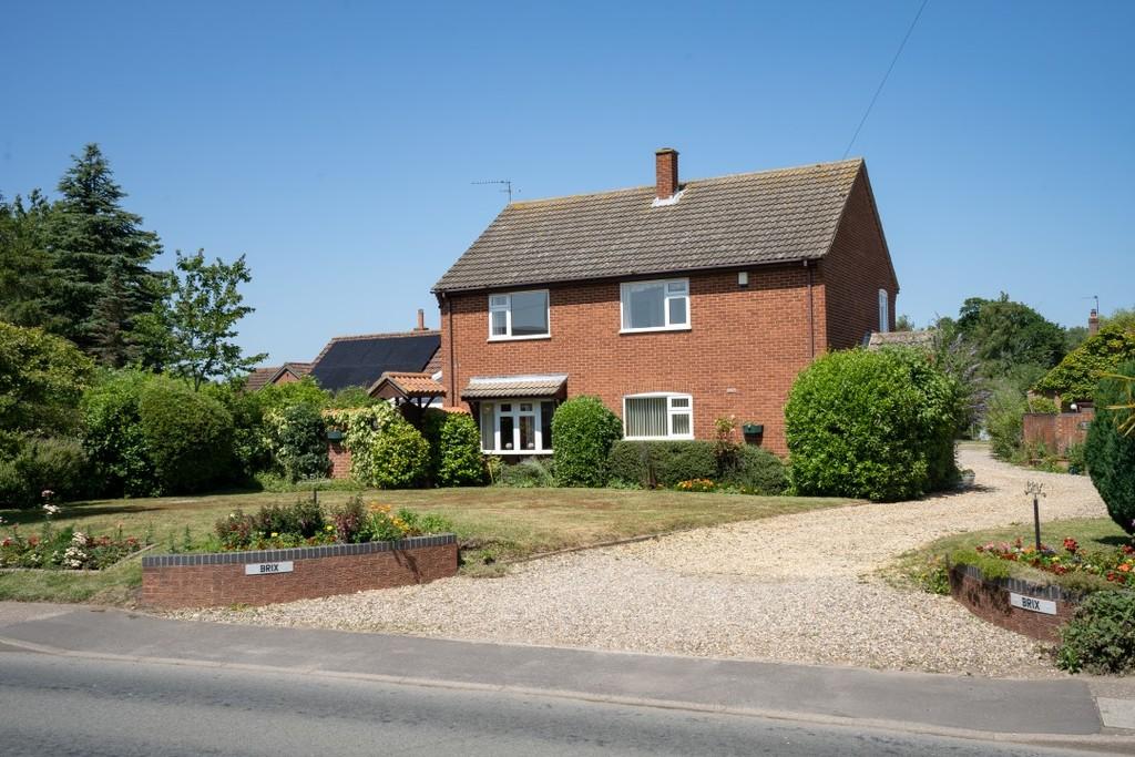 Filby 6 bed detached house for sale £675,000