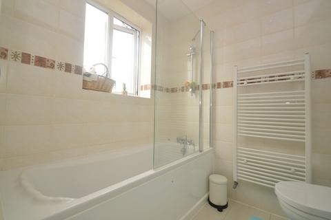 33 Fleming Way, Thamesmead, London, SE28 8NS