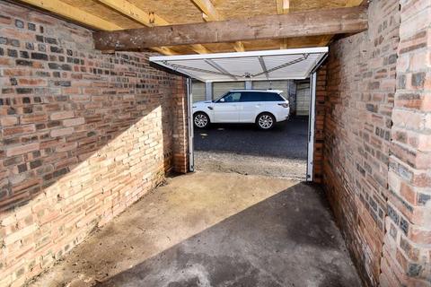 Garage to rent - Laurel Square, Banknock