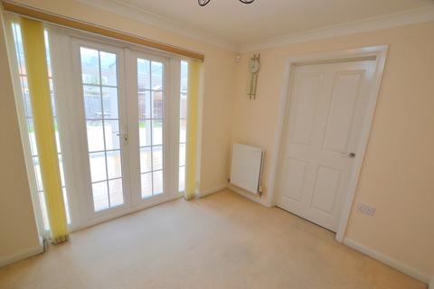 5 bedroom detached house to rent, The Runway, Salisbury Village