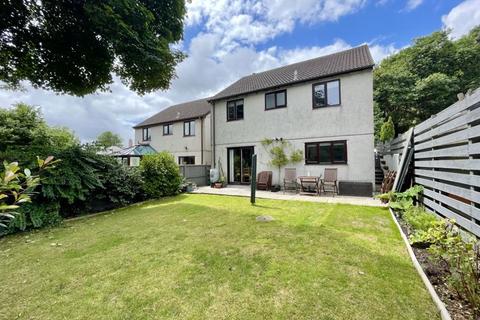 28 Lodge Drive, Truro, TR1 1TX