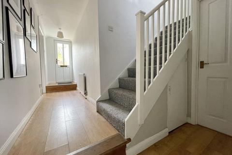 28 Lodge Drive, Truro, TR1 1TX