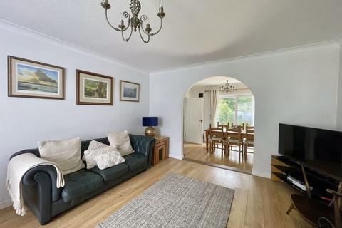28 Lodge Drive, Truro, TR1 1TX