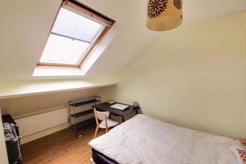 2 bedroom apartment to rent, Wellsway, Bath