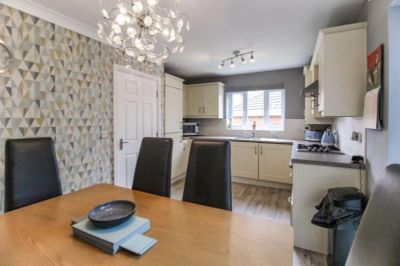 Clover Grove, Leekbrook, Staffordshire, ST13 4 bed detached house for