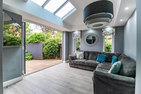 7 Clover Grove, Leekbrook, Leek, ST13 7AS