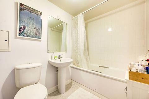 1 bedroom flat for sale, Bourbon Lane, Shepherd's Bush, London, W12