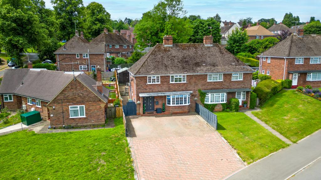 Berkhamsted HP4 3 bed semidetached house £550,000