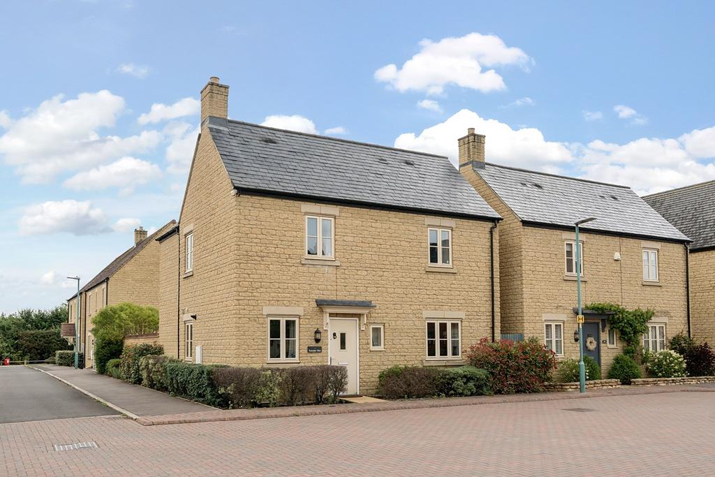 Lysander Way, MoretoninMarsh, GL56 4 bed detached house for sale £