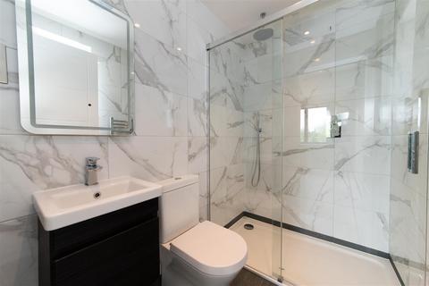 8 Poynings Way, London, N12 7LP