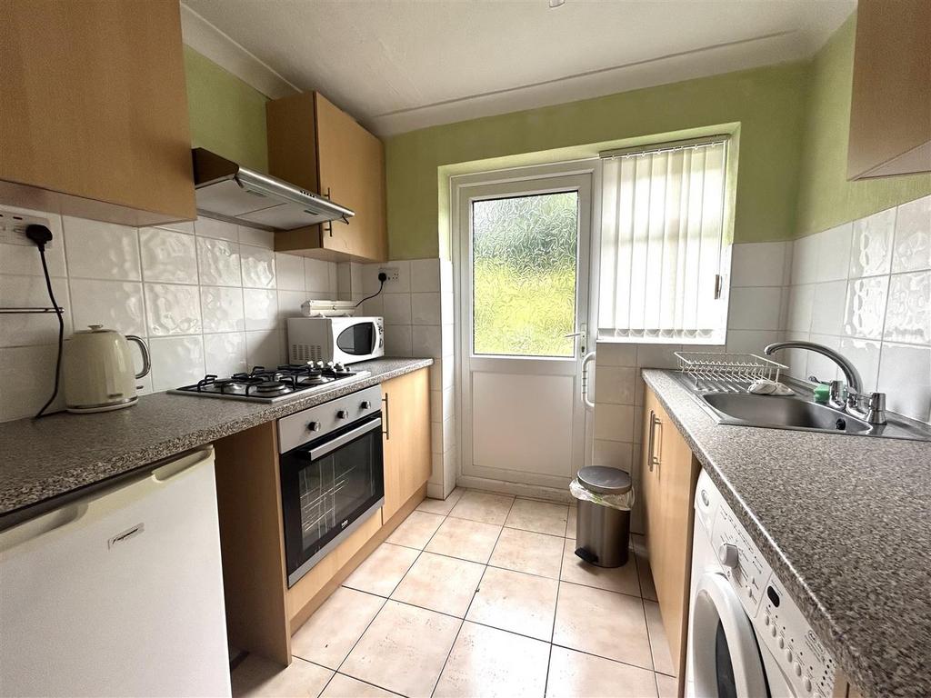 Grange Crescent, Halesowen 2 bed flat £70,000