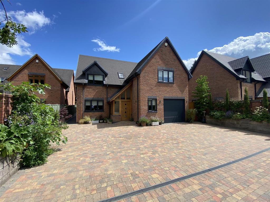 The Fillybrooks, Stone 4 bed detached house for sale £595,950