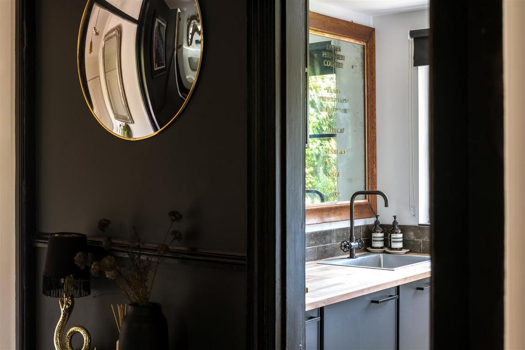 103 Linkfield Street internals-14.jpg