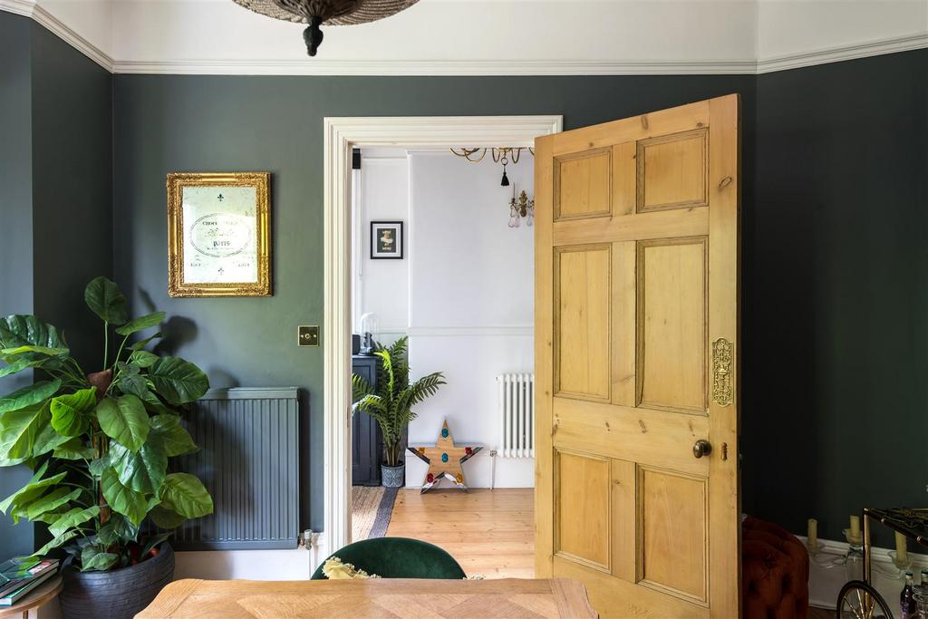 103 Linkfield Street internals-7.jpg