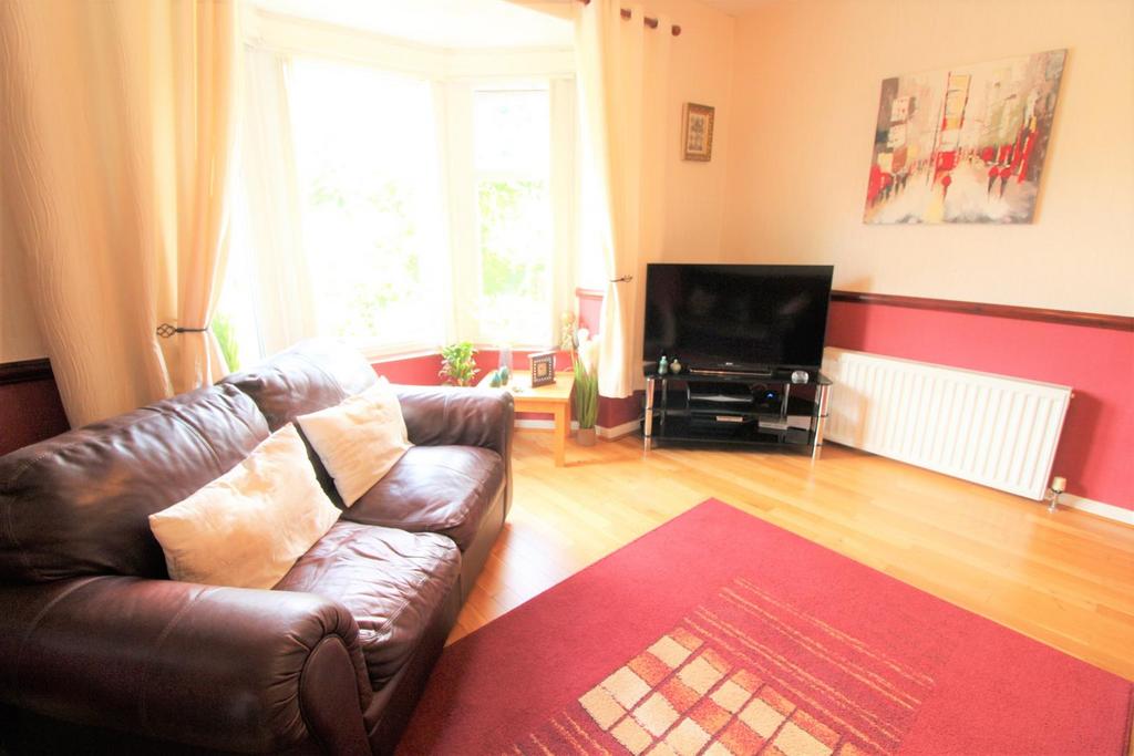 Spacious lounge