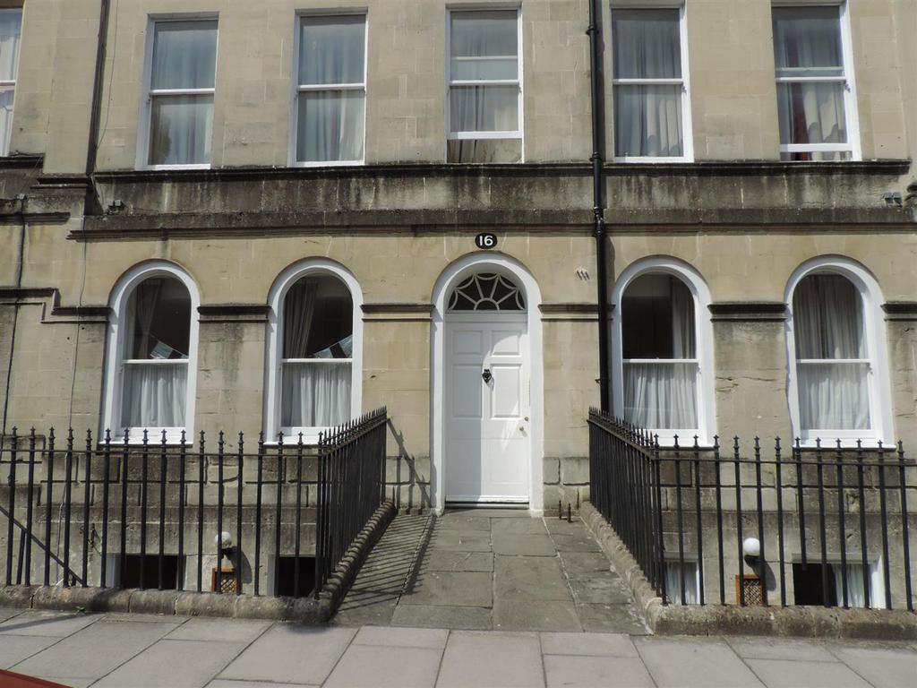 Henrietta Street, Bath 2 bed apartment £1,500 pcm (£346 pw)