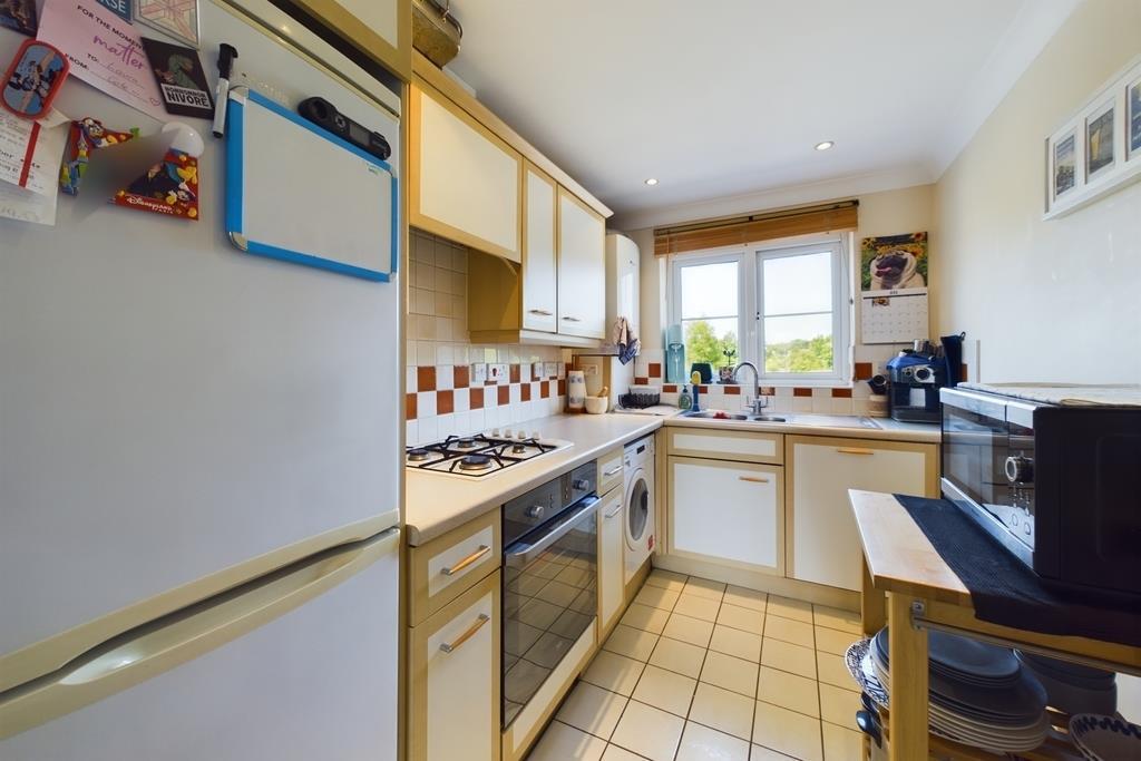 Kitchen 2.jpg