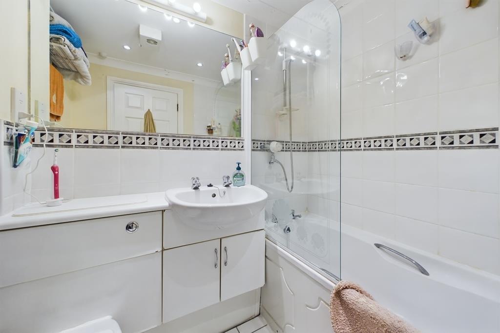 Bathroom.jpg