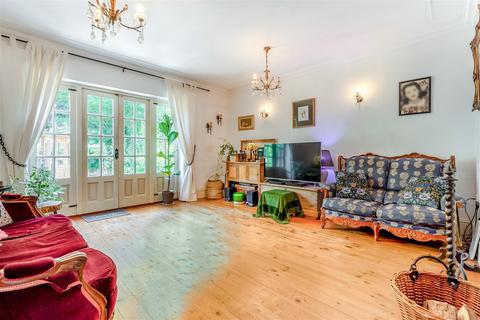 4 bedroom semi-detached house for sale, Brunswick Cottage, Doddington Court, Maidstone