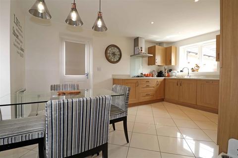 5 bedroom detached house for sale, Yeats Drive, Warwick
